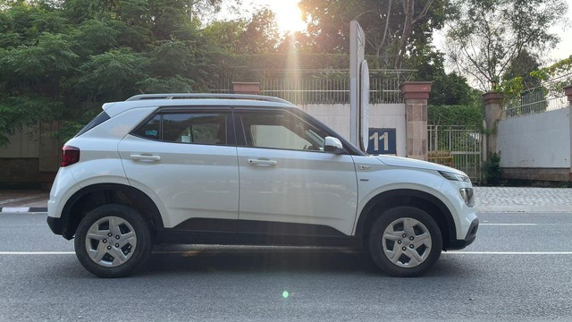 Second-hand 2019 Hyundai Venue S Turbo DCT BSIV for sale in New Delhi-1