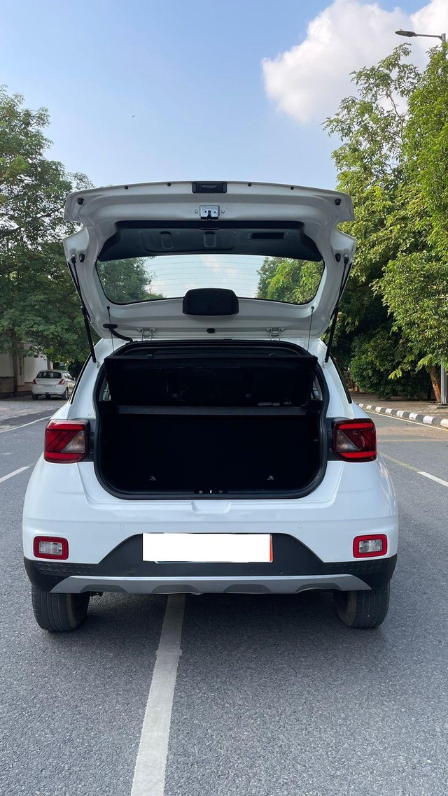 Second-hand 2019 Hyundai Venue S Turbo DCT BSIV for sale in New Delhi-14