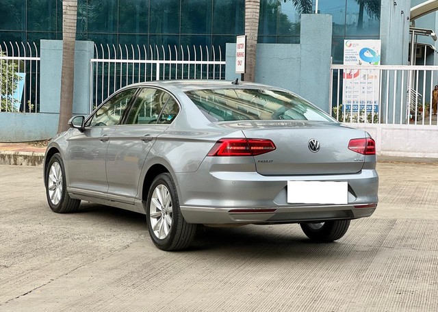 Second-hand 2019 Volkswagen Passat 2.0 TDI AT Highline for sale in Pune-8