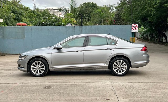 Second-hand 2019 Volkswagen Passat 2.0 TDI AT Highline for sale in Pune-3