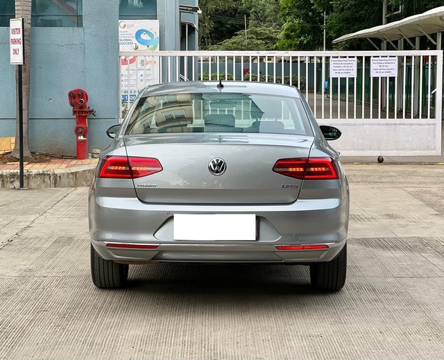 Second-hand 2019 Volkswagen Passat 2.0 TDI AT Highline for sale in Pune-2