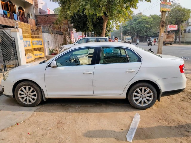 Second-hand 2011 Volkswagen Jetta 1.6 TDI for sale in Ghaziabad-2