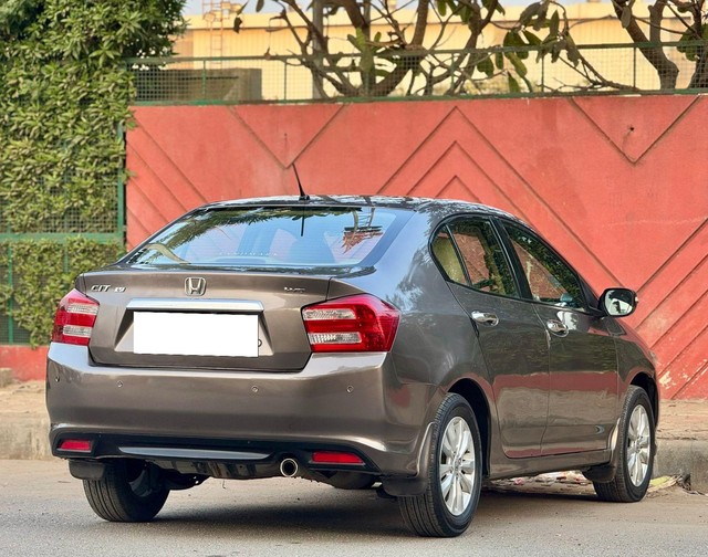 Second-hand 2013 Honda City V MT for sale in Surat-9