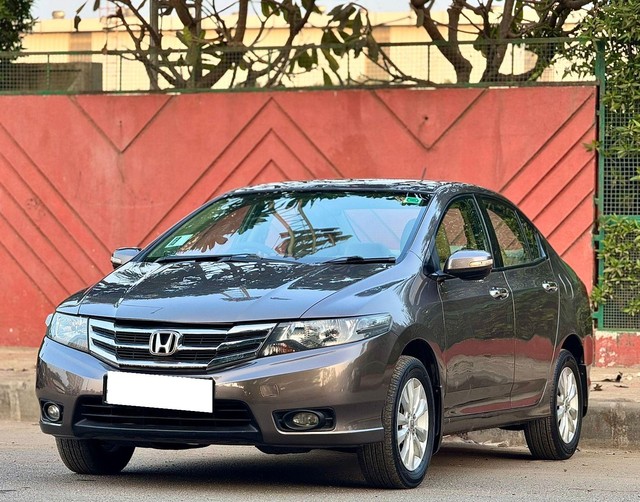 Second-hand 2013 Honda City V MT for sale in Surat-4