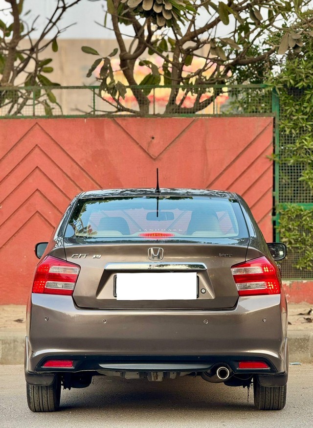 Second-hand 2013 Honda City V MT for sale in Surat-2