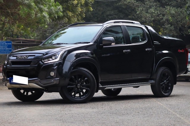 Second-hand 2024 Isuzu V-Cross 4x4 Z Prestige AT for sale in New Delhi-2