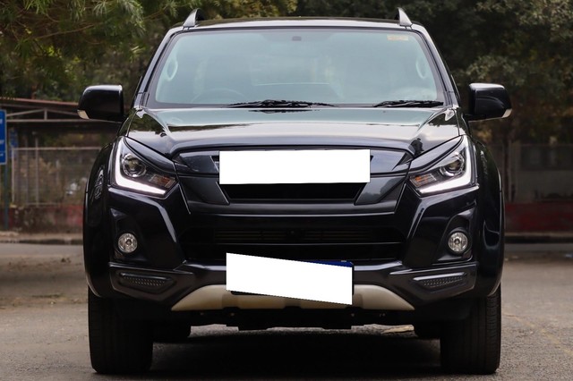 Second-hand 2024 Isuzu V-Cross 4x4 Z Prestige AT for sale in New Delhi-3