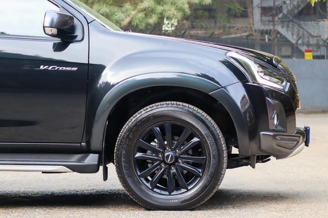 Second-hand 2024 Isuzu V-Cross 4x4 Z Prestige AT for sale in New Delhi-7