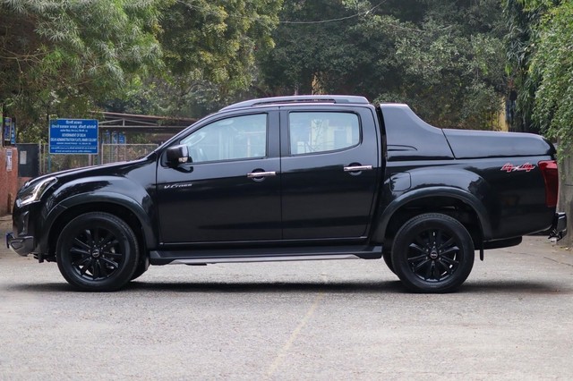 Second-hand 2024 Isuzu V-Cross 4x4 Z Prestige AT for sale in New Delhi-4