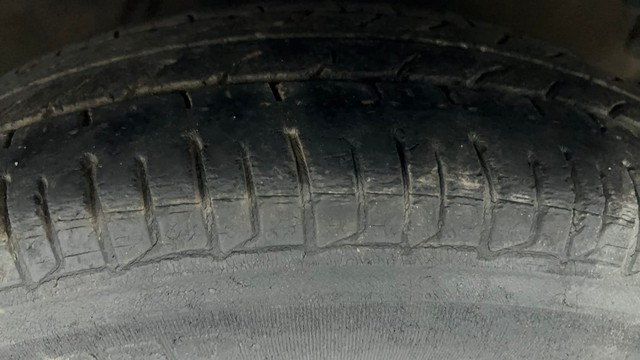 Second-hand 2014 Hyundai i10 Sportz 1.1L for sale in Ahmedabad-32