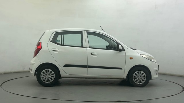 Second-hand 2014 Hyundai i10 Sportz 1.1L for sale in Ahmedabad-2