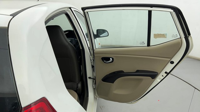 Second-hand 2014 Hyundai i10 Sportz 1.1L for sale in Ahmedabad-29