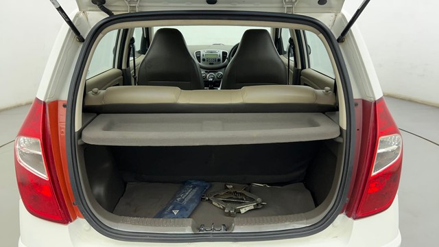 Second-hand 2014 Hyundai i10 Sportz 1.1L for sale in Ahmedabad-9