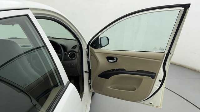 Second-hand 2014 Hyundai i10 Sportz 1.1L for sale in Ahmedabad-16