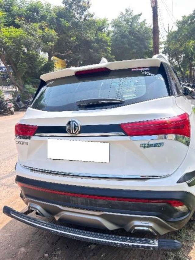 Second-hand 2022 MG Hector Hybrid Sharp MT for sale in Agra-2