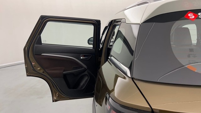 Second-hand 2022 Maruti Brezza Zxi Plus AT DT for sale in Lucknow-36