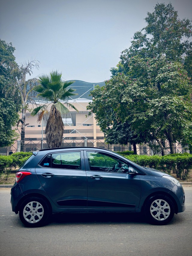 Second-hand 2016 Hyundai Grand i10 Sportz for sale in New Delhi