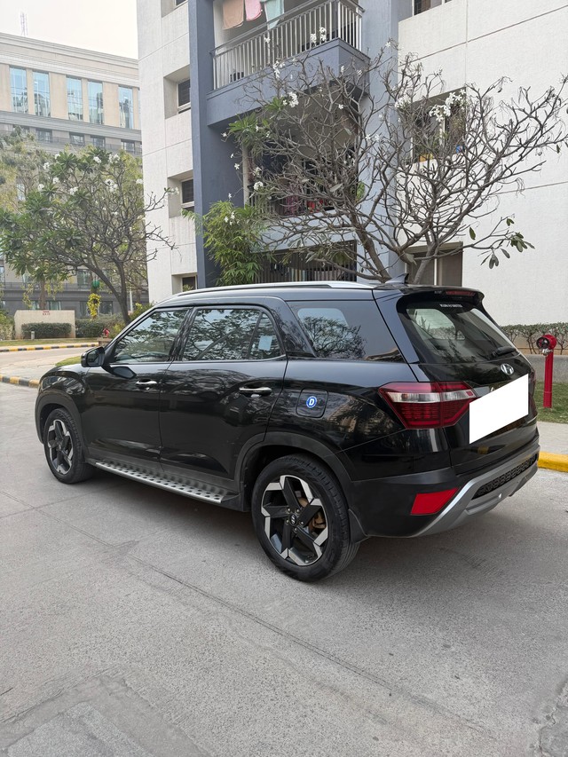 Second-hand 2022 Hyundai Alcazar Signature Diesel AT for sale in Hyderabad-9