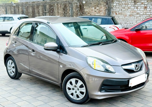 Second-hand 2016 Honda Brio S MT for sale in Surat-7