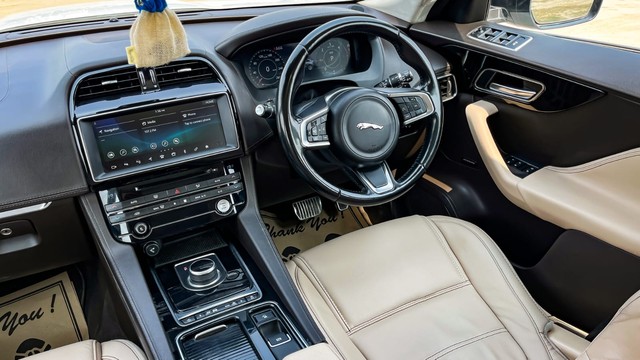 Second-hand 2019 Jaguar F-Pace Prestige 2.0 AWD for sale in New Delhi-9