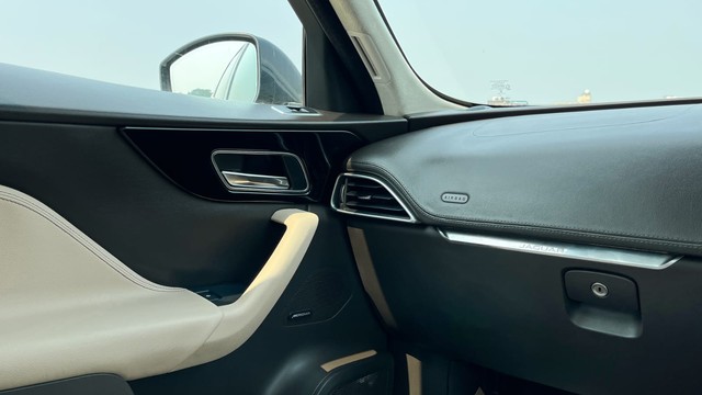 Second-hand 2019 Jaguar F-Pace Prestige 2.0 AWD for sale in New Delhi-23