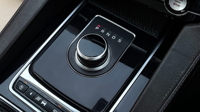 Second-hand 2019 Jaguar F-Pace Prestige 2.0 AWD for sale in New Delhi-18