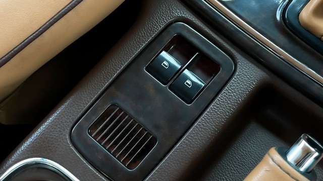 Second-hand 2020 Mahindra Thar LX 4WD Hard Top Diesel AT BSVI for sale in New Delhi-24