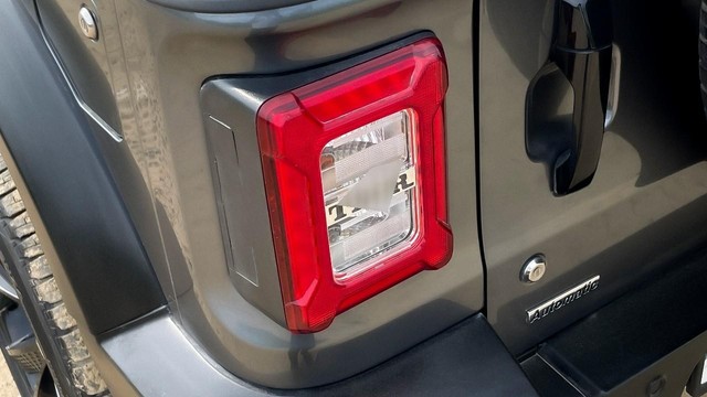 Second-hand 2020 Mahindra Thar LX 4WD Hard Top Diesel AT BSVI for sale in New Delhi-27