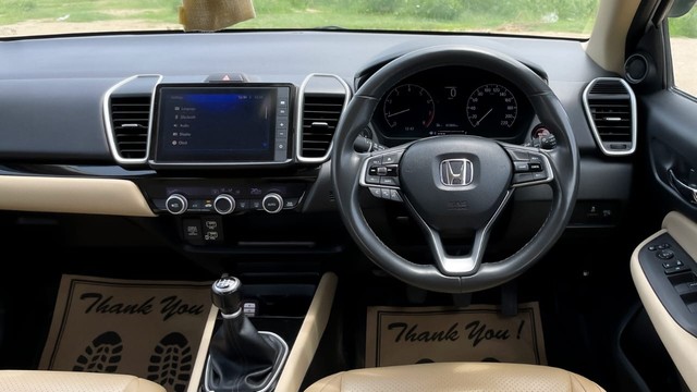 Second-hand 2022 Honda City VX MT for sale in New Delhi-11