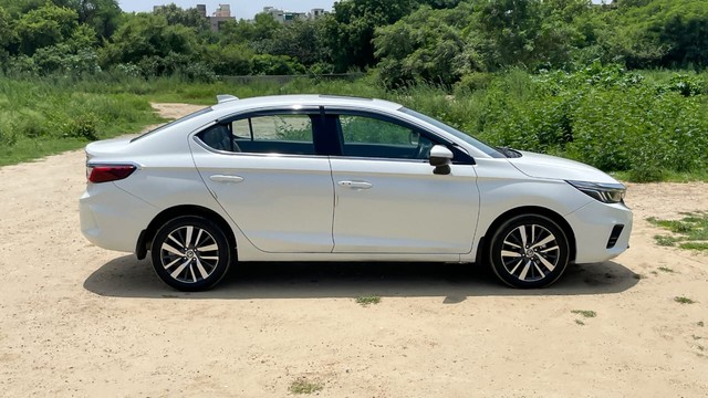 Second-hand 2022 Honda City VX MT for sale in New Delhi-1