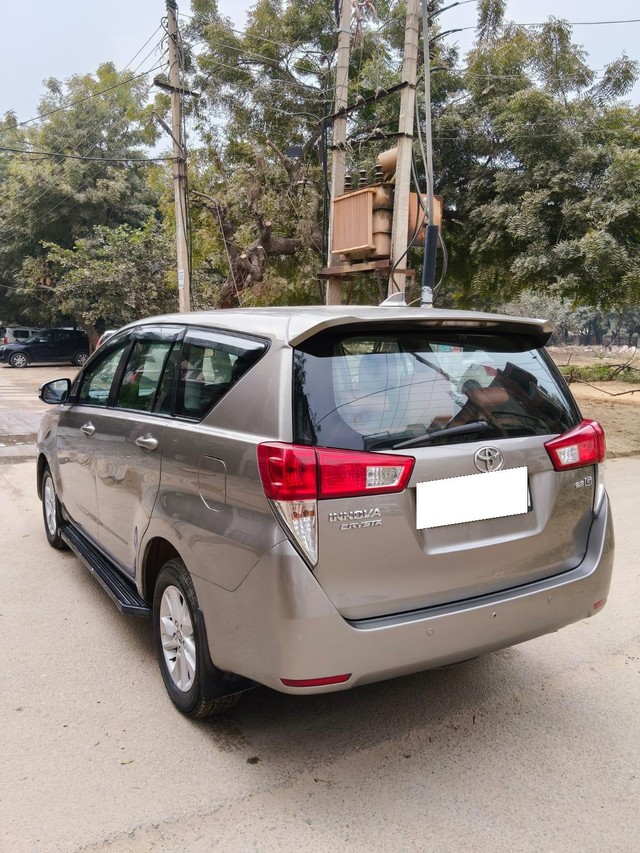 Second-hand 2017 Toyota Innova Crysta 2.8 GX AT BSIV for sale in Gurgaon-8