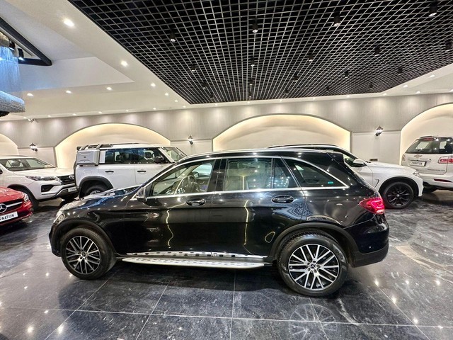 Second-hand 2022 Mercedes-Benz GLC 200 for sale in New Delhi-4