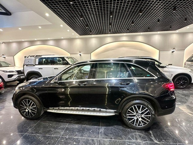 Second-hand 2022 Mercedes-Benz GLC 200 for sale in New Delhi-18