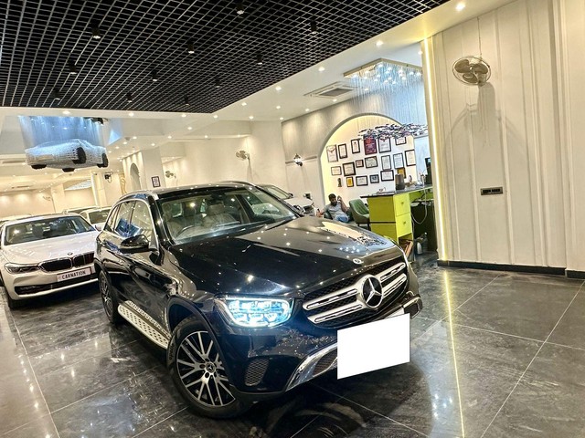 Second-hand 2022 Mercedes-Benz GLC 200 for sale in New Delhi-21