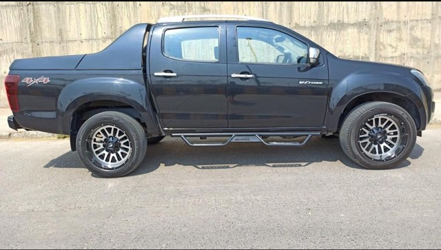 Second-hand 2017 Isuzu D-Max 4X4 for sale in Gurgaon-1