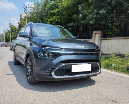 Second-hand 2023 Kia Carens Luxury Plus iMT for sale in New Delhi