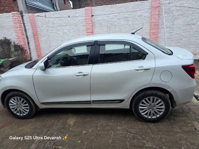 Second-hand 2024 Maruti Dzire ZXI for sale in Sultanpur-3