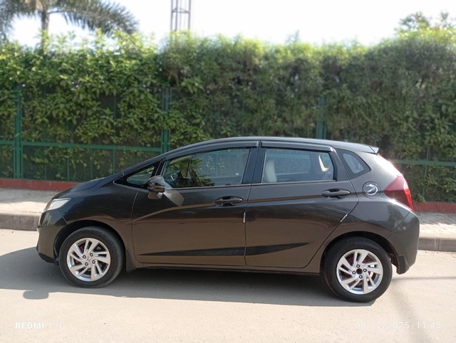 Second-hand 2018 Honda Jazz V for sale in Surat-3