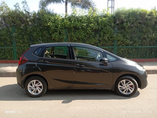 Second-hand 2018 Honda Jazz V for sale in Surat-4