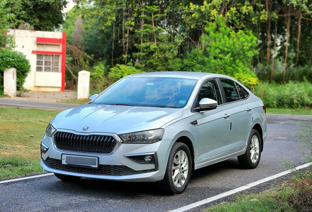 Second-hand 2023 Skoda Slavia 1.0 TSI Ambition BSVI for sale in New Delhi-3