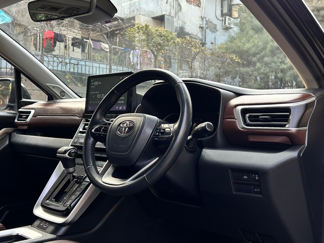 Second-hand 2024 Toyota Innova Hycross ZX(O) Hybrid for sale in New Delhi-8