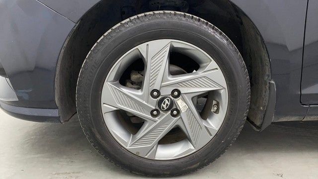 Second-hand 2023 Hyundai Verna SX Diesel for sale in Chennai-20