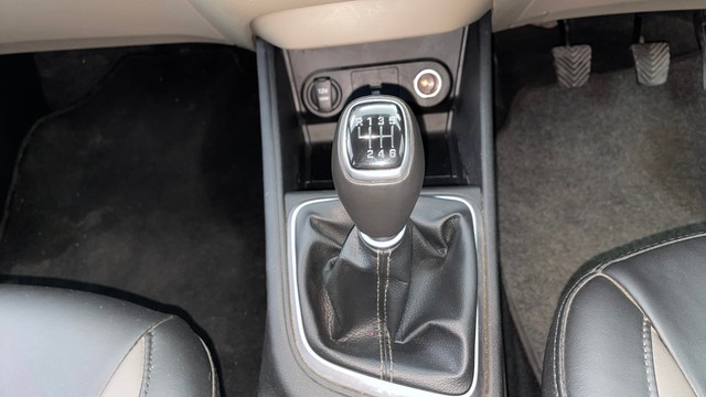 Second-hand 2023 Hyundai Verna SX Diesel for sale in Chennai-12