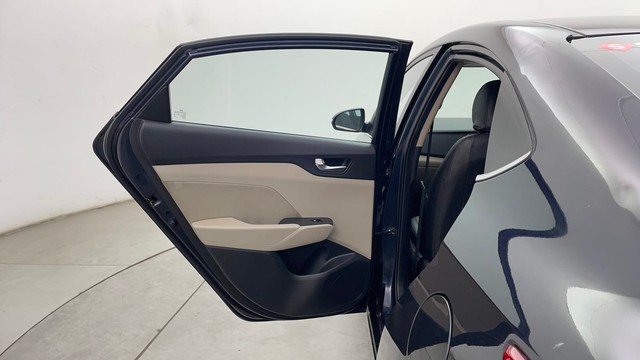 Second-hand 2023 Hyundai Verna SX Diesel for sale in Chennai-34