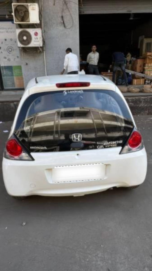 Second-hand 2012 Honda Brio S MT for sale in Vapi-5