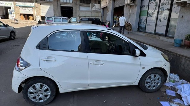 Second-hand 2012 Honda Brio S MT for sale in Vapi-2