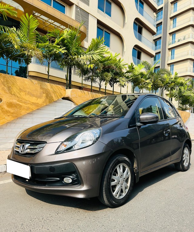 Second-hand 2015 Honda Brio VX AT for sale in Surat-3
