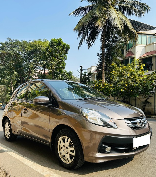 Second-hand 2015 Honda Brio VX AT for sale in Surat-7