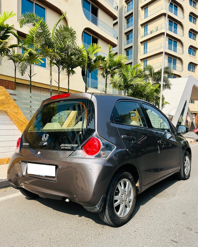 Second-hand 2015 Honda Brio VX AT for sale in Surat-5