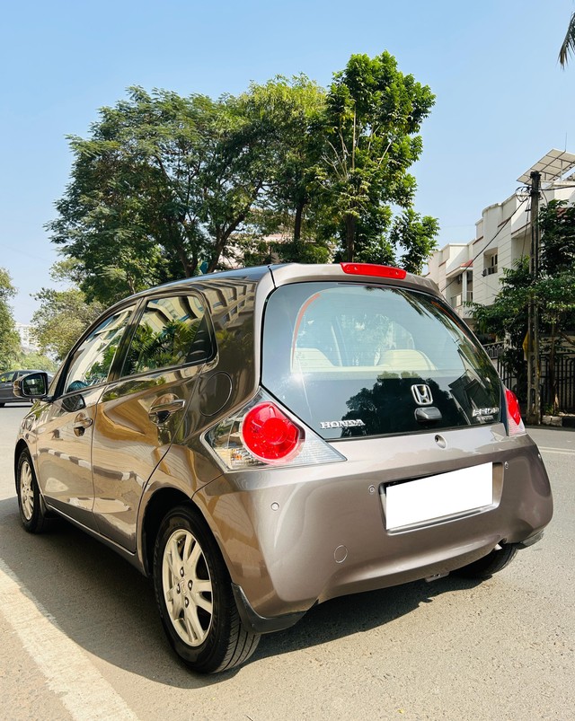 Second-hand 2015 Honda Brio VX AT for sale in Surat-6